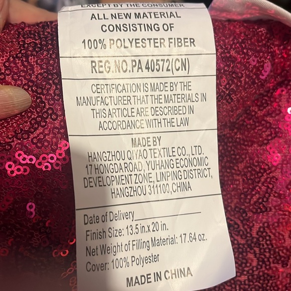 Luscious Lips sequined decorative pillow - Picture 5 of 10